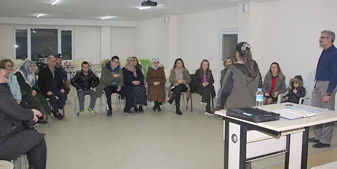 HALK EĞİTİM BÜNYESİNDE İŞARET DİLİ ÖĞRENİYORLAR